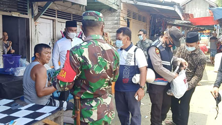 Sosialisasi Bahaya Covid-19, Camat dan Upika Singingi Sambangi Pasar Sei Sirih